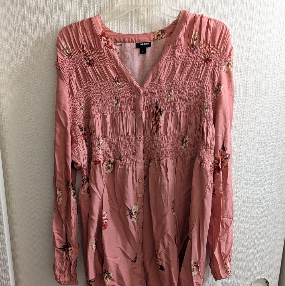 Torrid Women's Coral Print Shirred Top size 0 (Large)